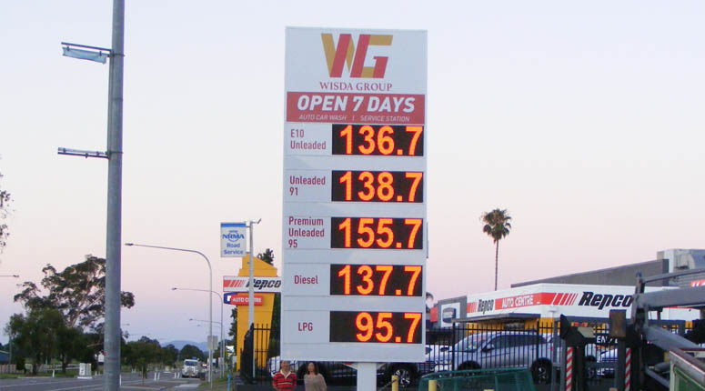 Petrol Station Pylon Sign, Kempsey NSW